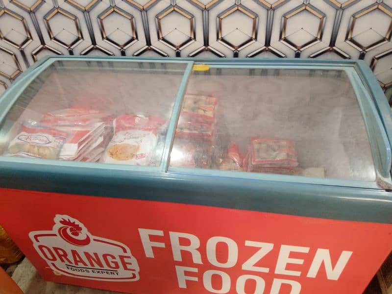 Display Freezer is Available for sale Good Condition 1