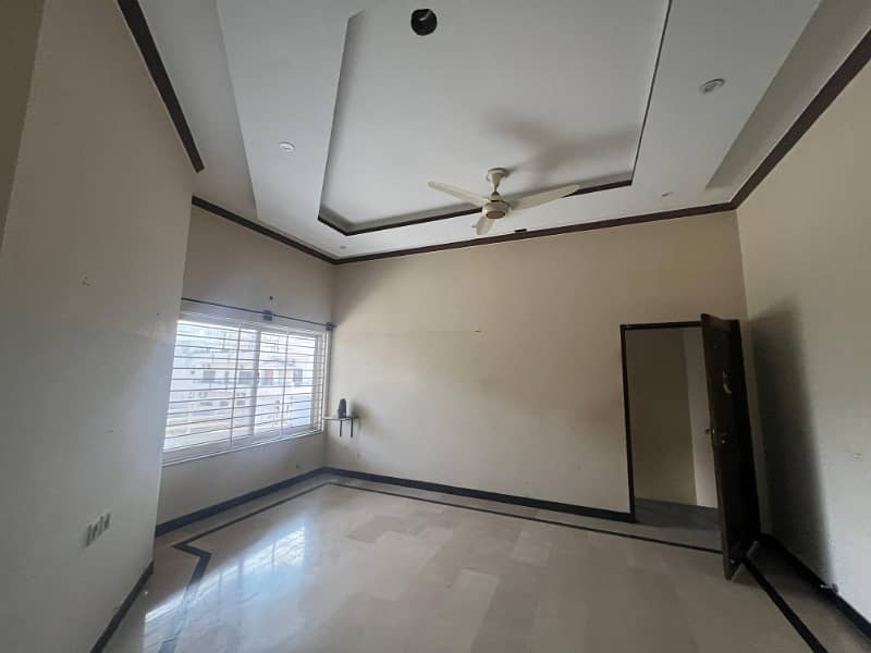 14 Marla Upper Portion For Rent In G14-4 3