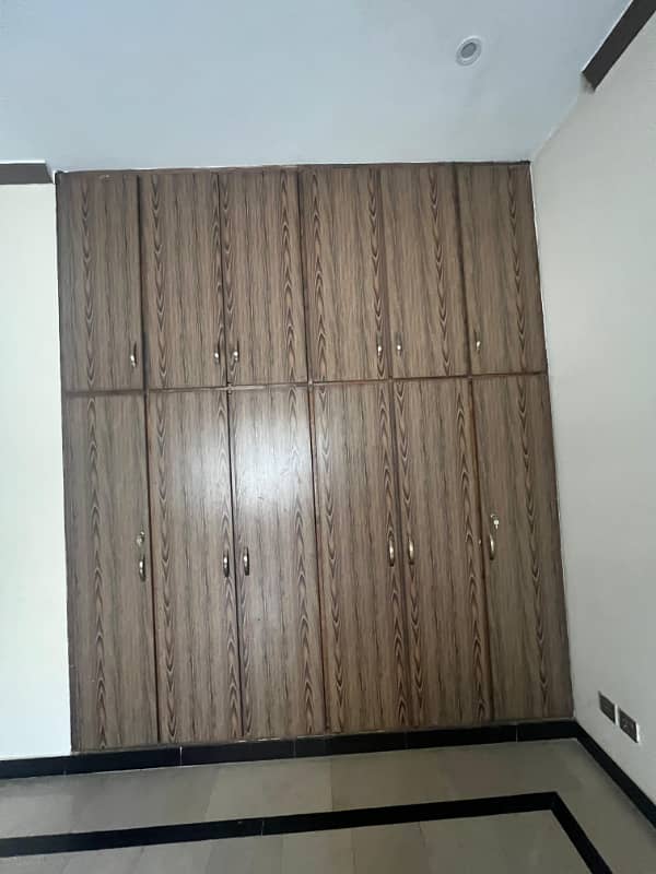 14 Marla Upper Portion For Rent In G14-4 6