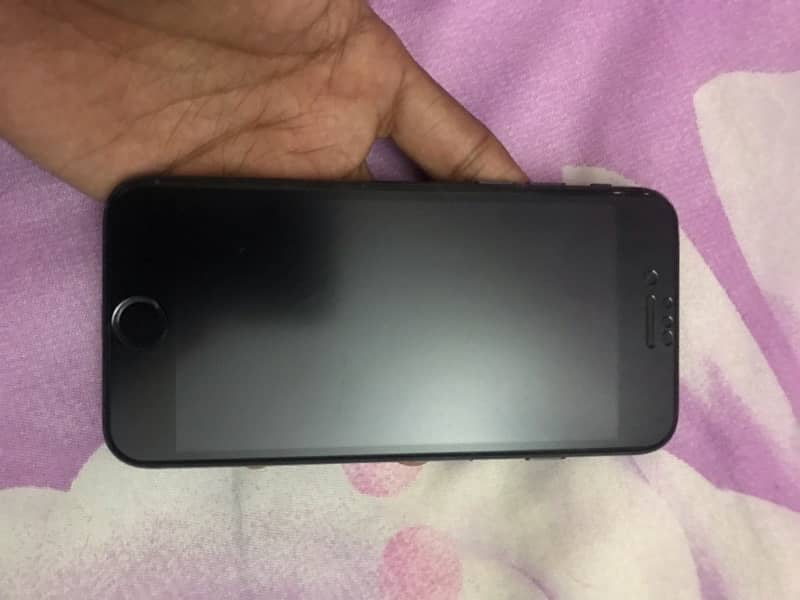 iphone 7 Black | 32GB | Factory unlock | PTA Approved 1