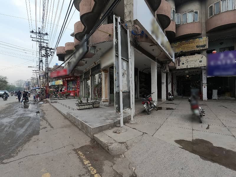 Corner In Gulshan-E-Ravi Building For Sale Sized 1800 Square Feet 0