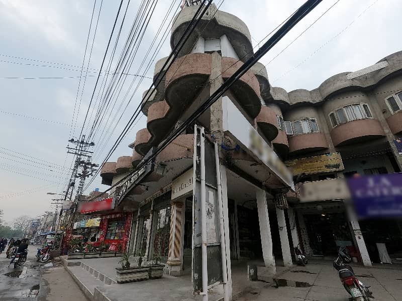 Corner In Gulshan-E-Ravi Building For Sale Sized 1800 Square Feet 1