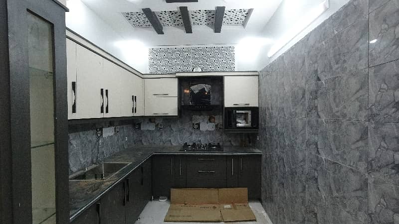 Investors Should sale This Prime Location House Located Ideally In Gulshan-e-Iqbal Town 7