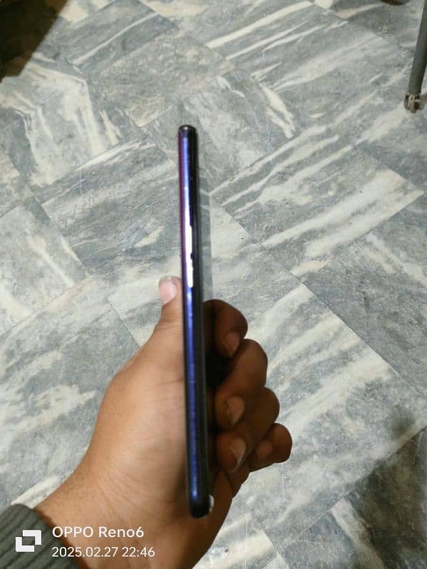 oppo f11 pro all ok box charger sab kuch sath ha condition 10 by 7 5