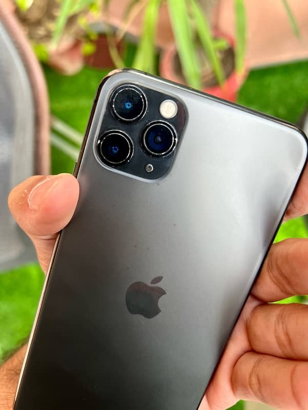 iphone 11 pro max 2