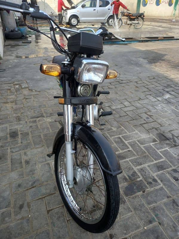 assalam alkuam I'm selling honda cd 70 ok bike hai 0