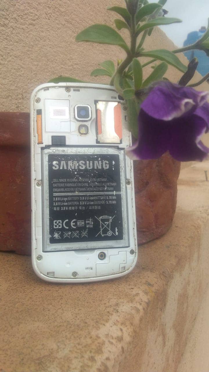 Samsung Mobile M21 1