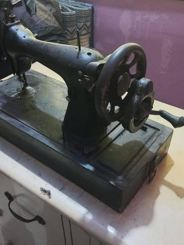 sewing machine plus cabnit wood table 2