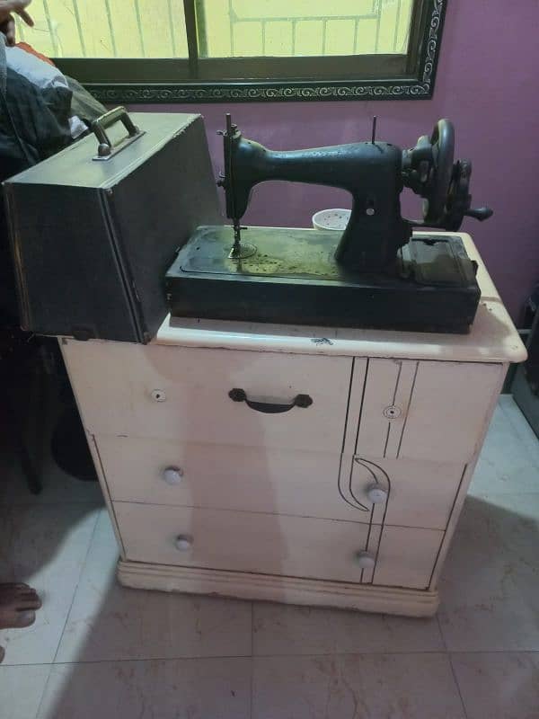 sewing machine plus cabnit wood table 4