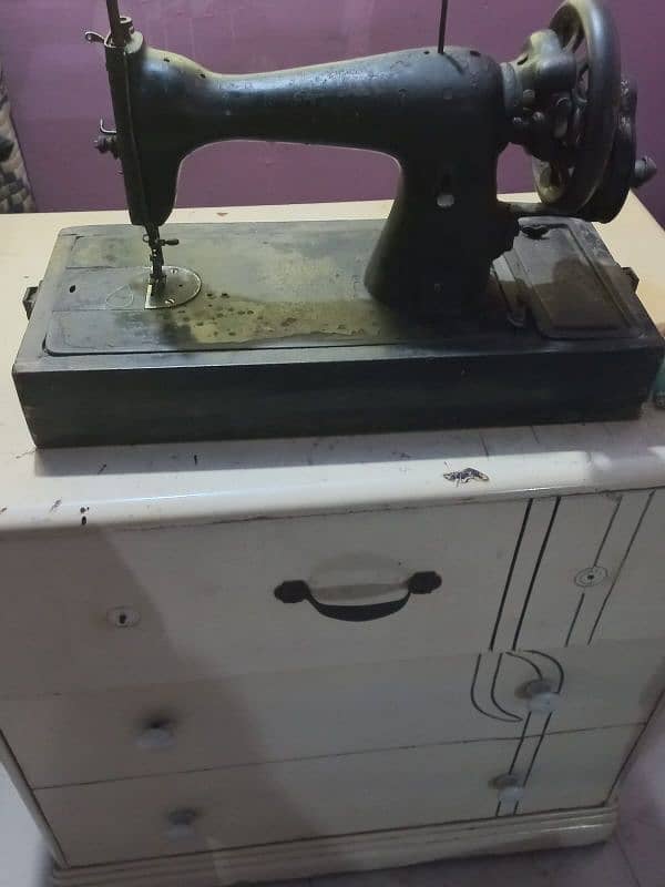 sewing machine plus cabnit wood table 5