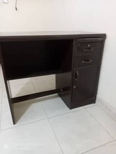 STUDY +COMPUTER TABLE LOOK LIKE BRAND NEW WITH THREE LOCK DRAWERS