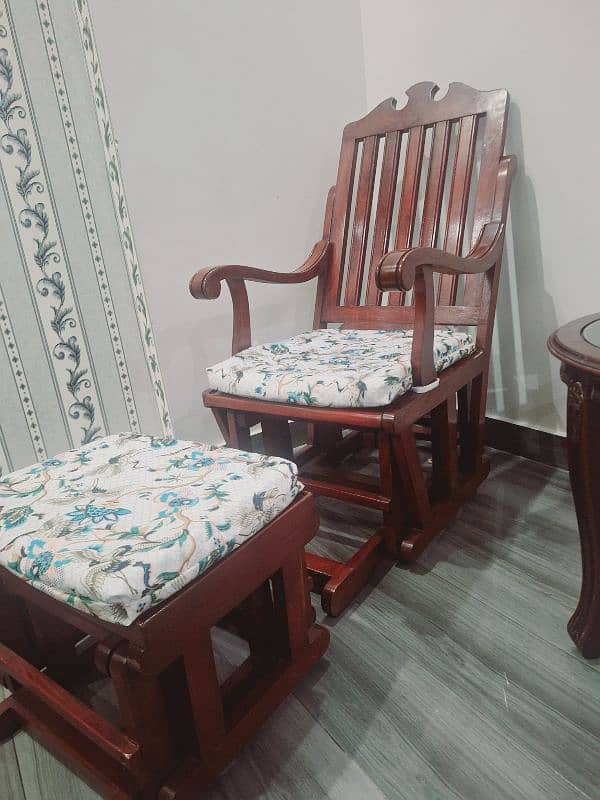 rocking chair with foot rest from. habbit 1