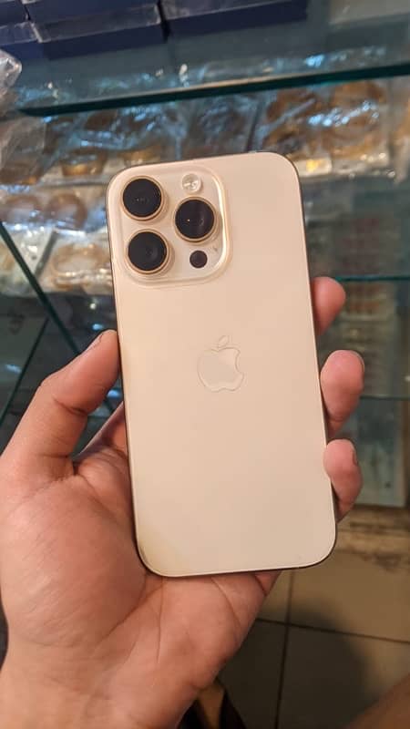 iPhone 16 pro desert titanium 0