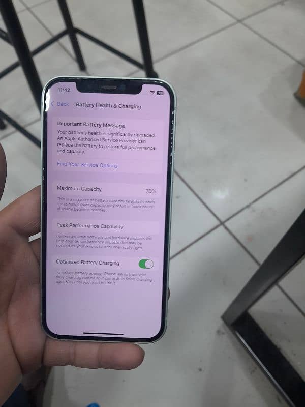 iPhone 12 condition 10/10 non pta ha factory jis bhai ko chahiya rabta 6