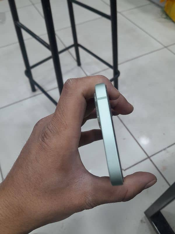 iPhone 12 condition 10/10 non pta ha factory jis bhai ko chahiya rabta 7