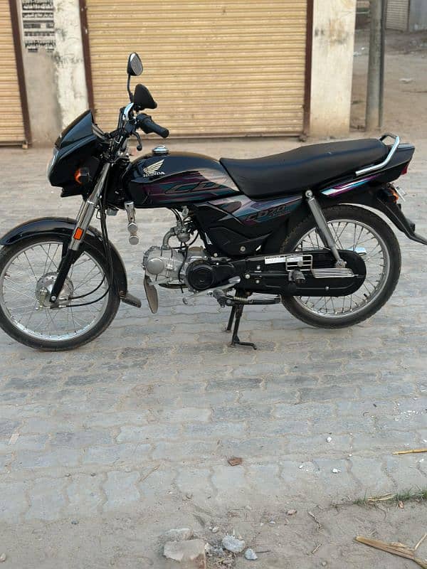 Honda dream black good condition03052873124 3