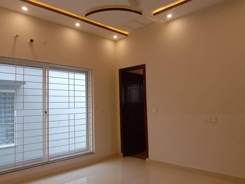 8 Marla House In Only Rs. 32000000 9