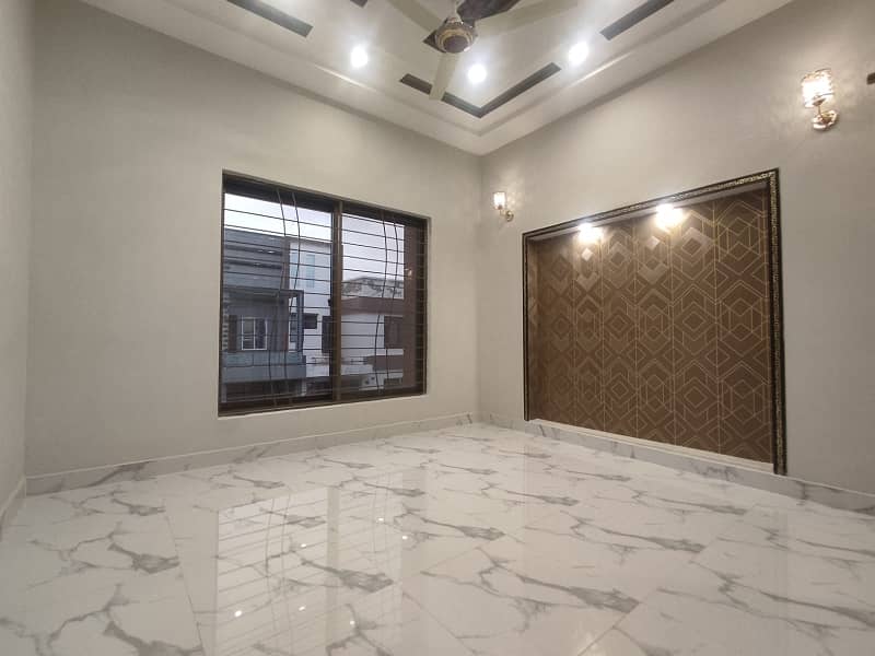 A 5 Marla House In Lahore Is On The Market For sale 8