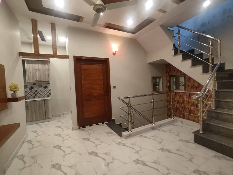 A 5 Marla House In Lahore Is On The Market For sale 9