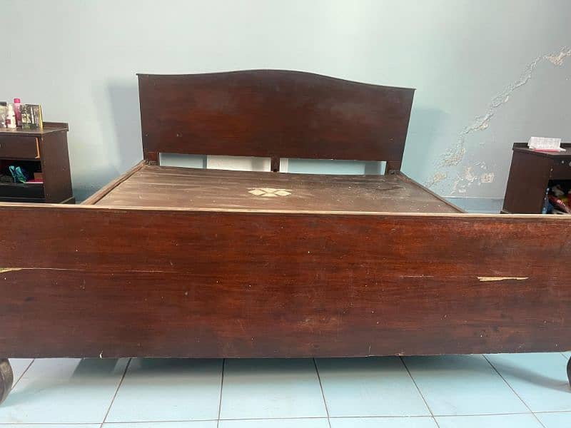 wooden bed average condition. . . . 03144988403 1