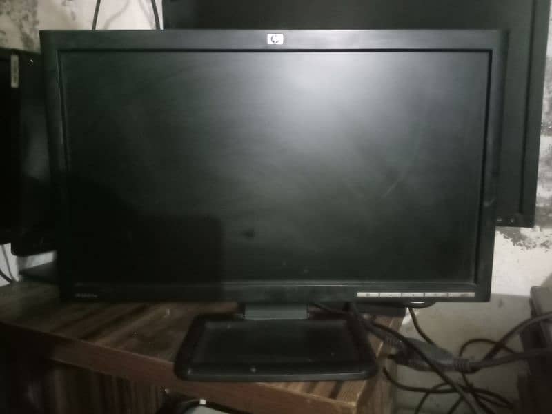 HP 19 inach LCD far sale urgent 1