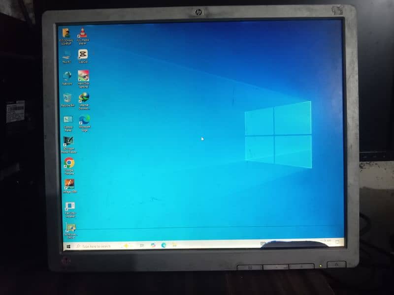 HP 19 inach LCD far sale urgent 2