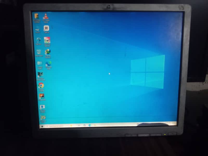 HP 19 inach LCD far sale urgent 3