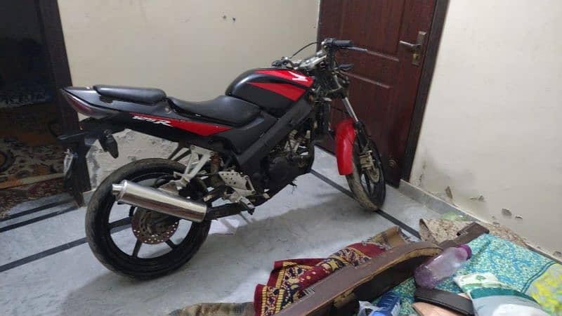 Honda CBR 125 r 2004 model 4