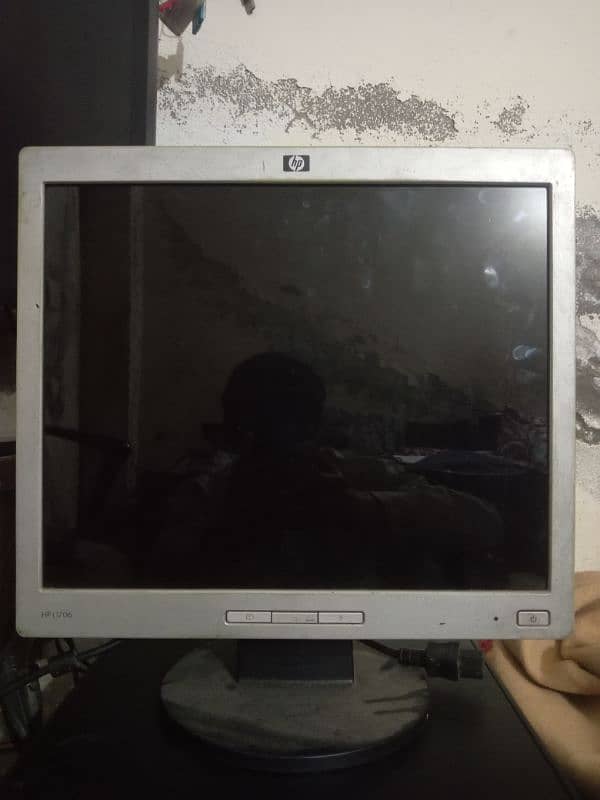 HP 17 inach LCD far sale urgent 1