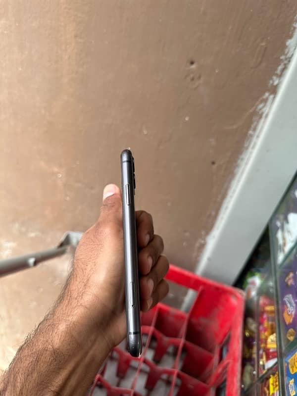 Iphone 11 Water Pack 91 /Bettry Healt Non PTA 64 GB 10/10 2