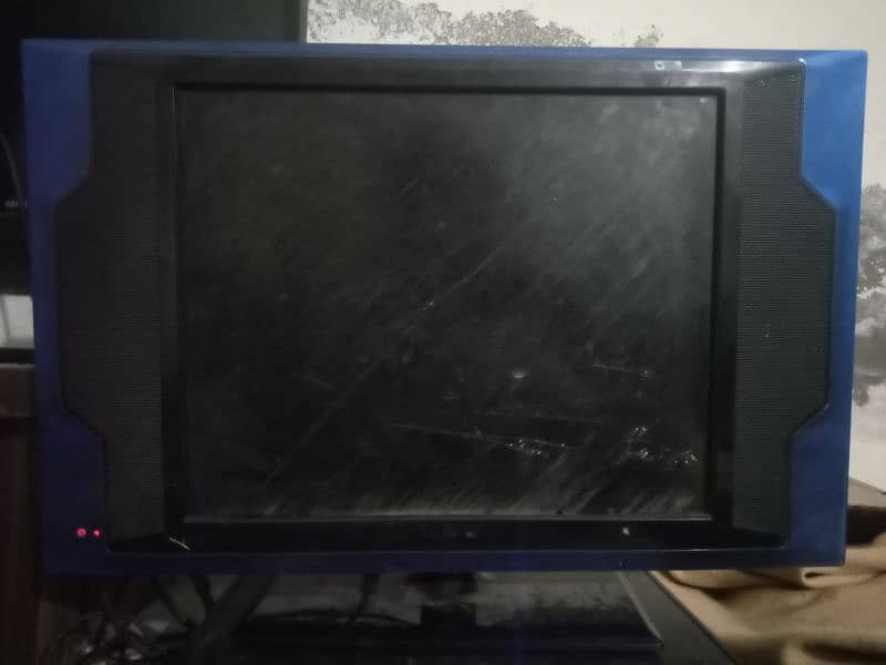 LCD tv far sale urgent PC USB and cable used far sale urgent 4