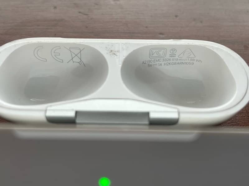 Apple AirPods Pro - 1st Generation (Original) 3