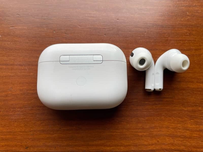 Apple AirPods Pro - 1st Generation (Original) 4