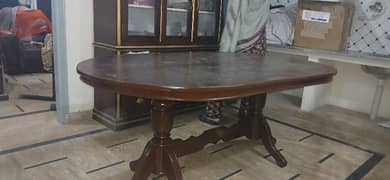 Dinning table new condition fresh