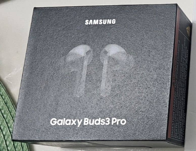 Pin packed Samsung Buds 3 pro 0