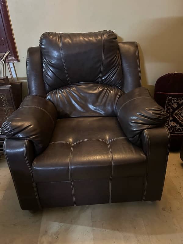 leather Style sofa set in excellent conditin slightly used 2