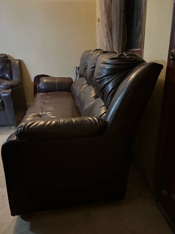 leather Style sofa set in excellent conditin slightly used 4