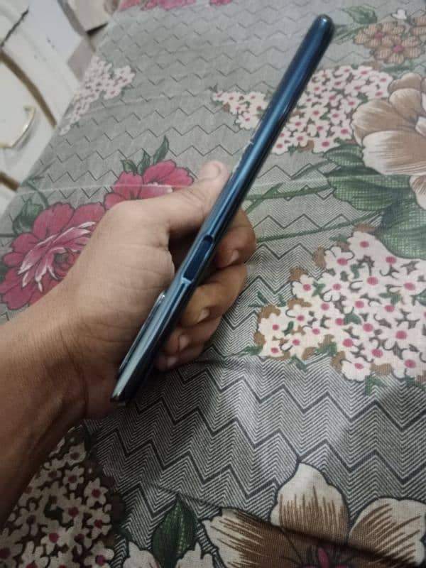 I am selling my new phone 0