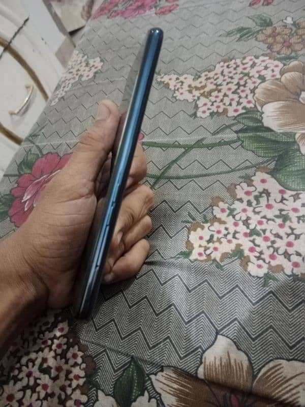 I am selling my new phone 2