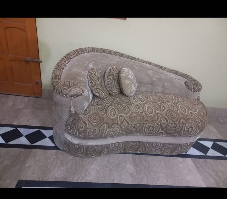 7 Seater Sofa Set slightly Used. . only 3 seater is used 1