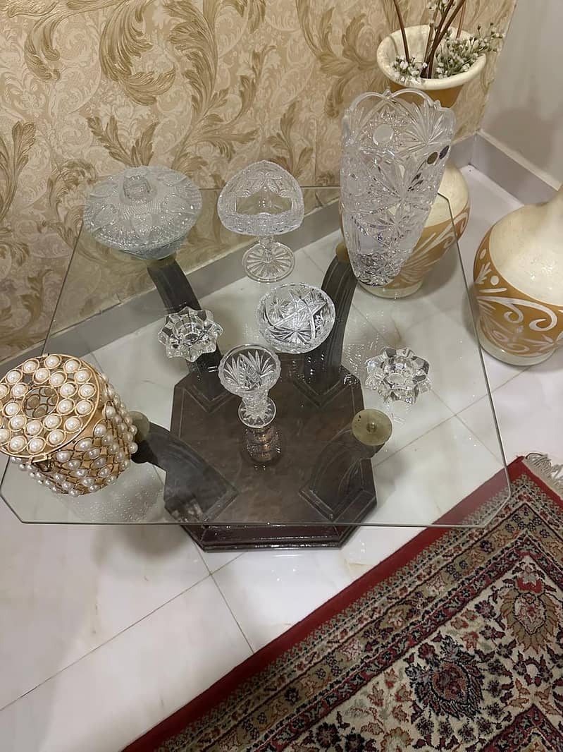 Heavy tampered glass and sheeshan wooden stand 2