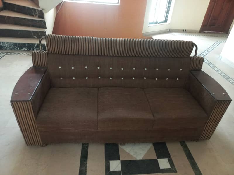 3 seater in excellent condition 02 piece 1