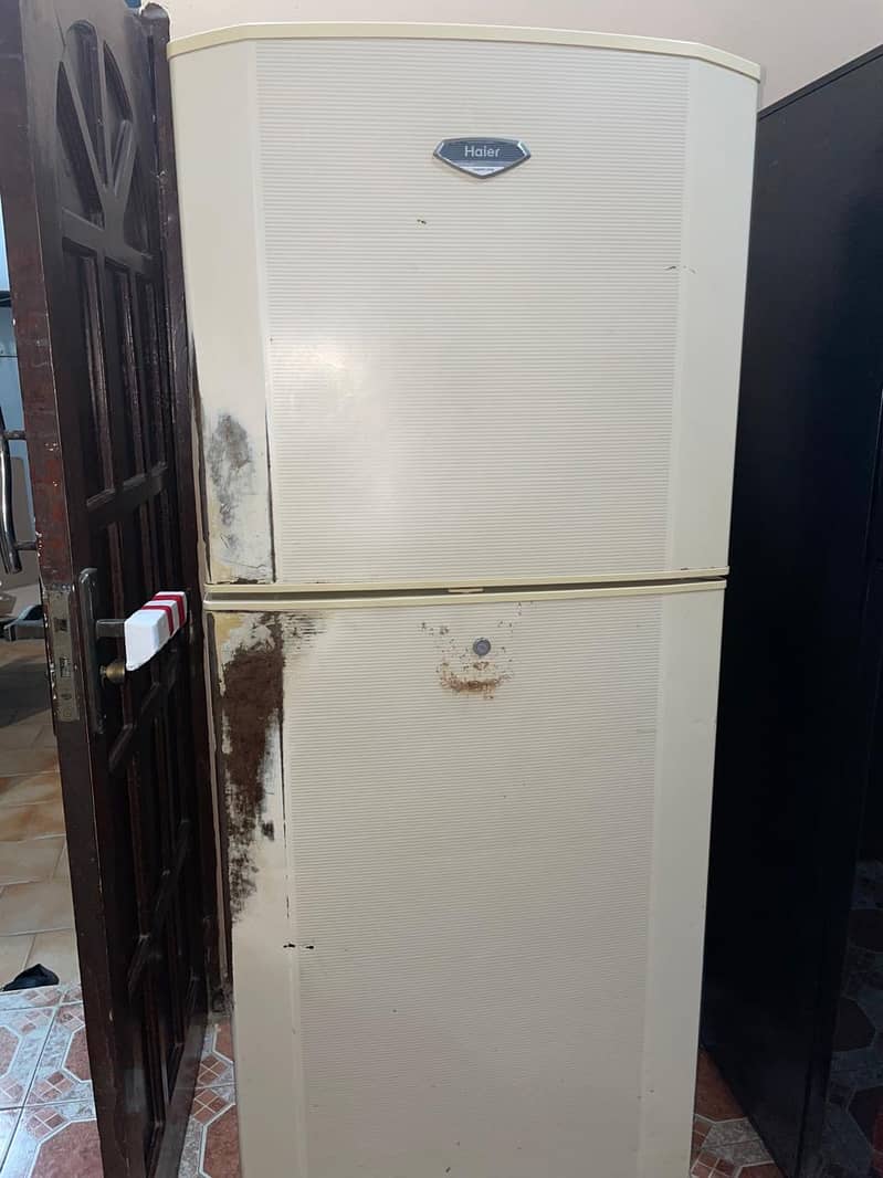 Haier refrigerator All good working colour white 4