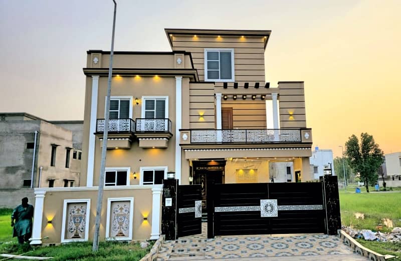 10 Marla Elegant House For Sale 0