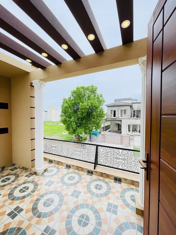 10 Marla Elegant House For Sale 12