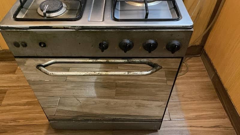 gas cooking range with 3 stove and working oven 0