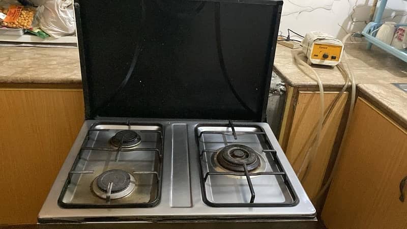 gas cooking range with 3 stove and working oven 2