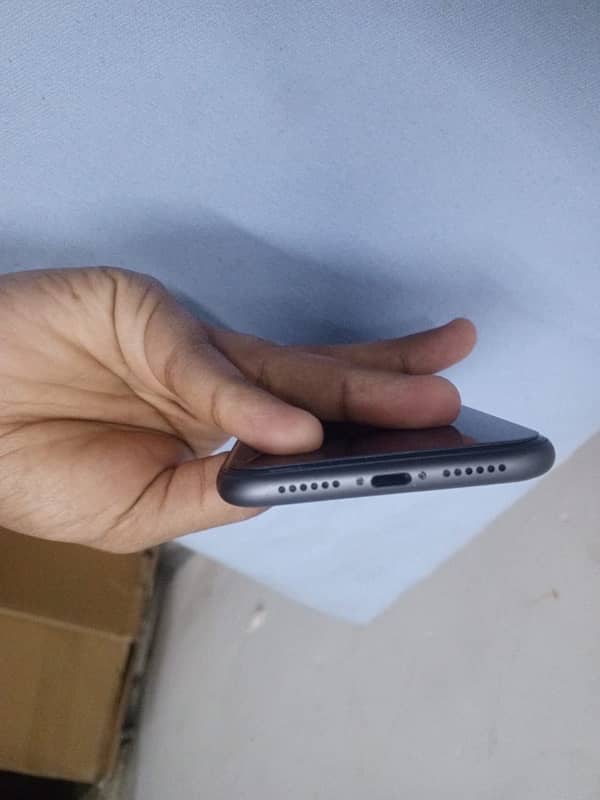 iPhone 11 non pta factory unlock  4 months sim time 6