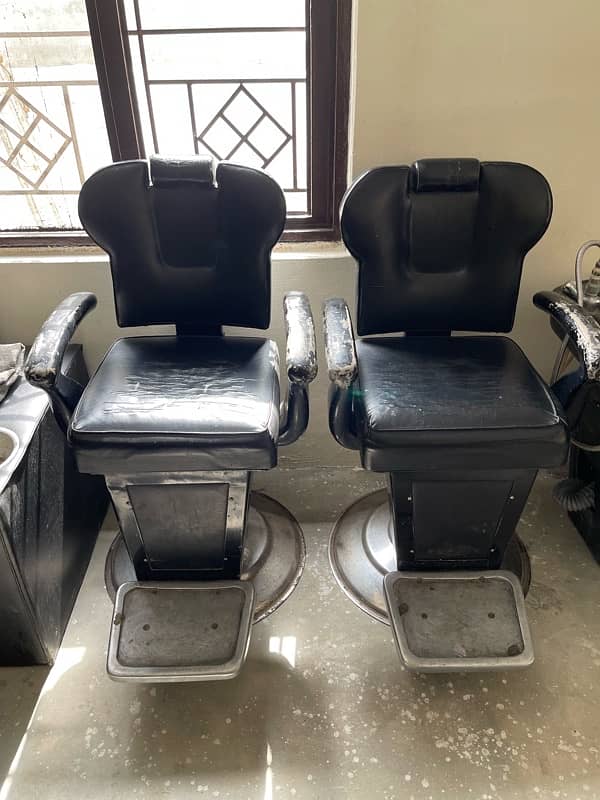 Beauty parlor chairs 0