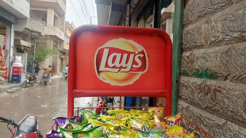 Lays Stand 1